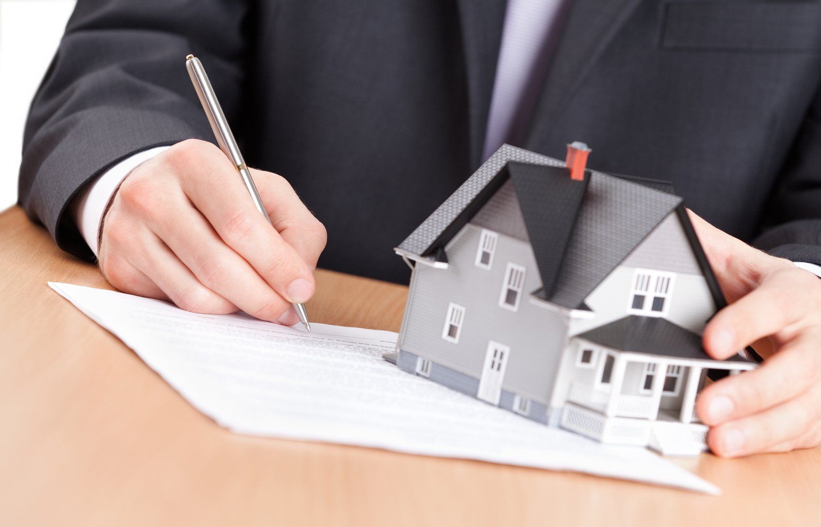 Why hire real estate lawyer when buying a home